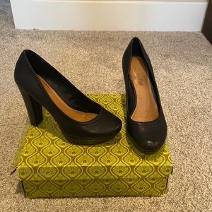 Gianni Bini black heels